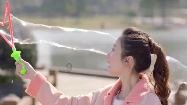 男生主动脱你衣服代表他喜欢你吗游戏画面